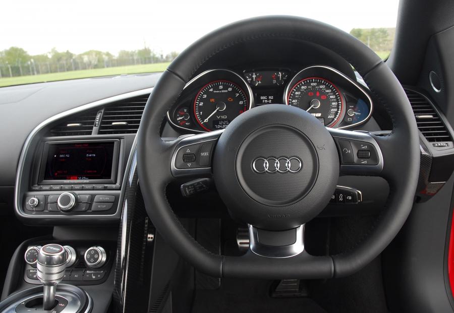 Панель приборов Audi R8 V10 2009 года  (UK) (фото 2 из 21)